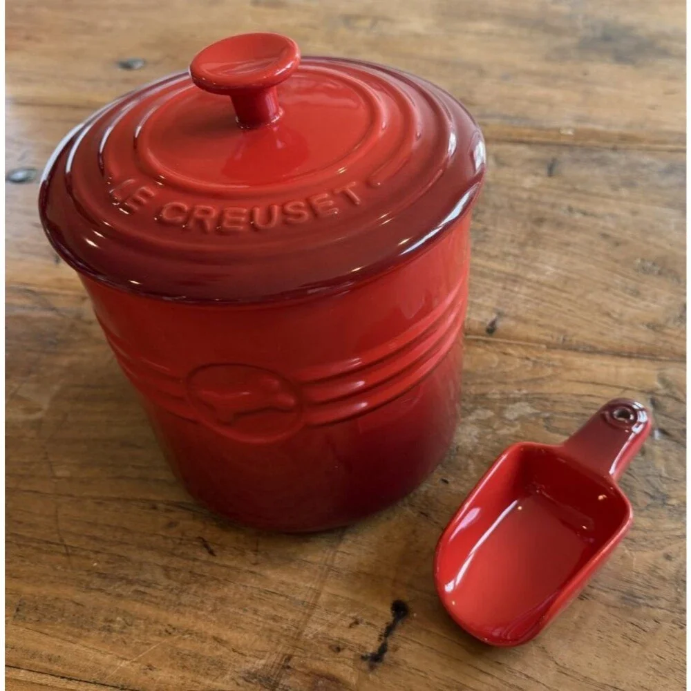 Le Creuset Stoneware Pet Food Storage Container Jar w/ Lid Scoop Cerise Red NEW